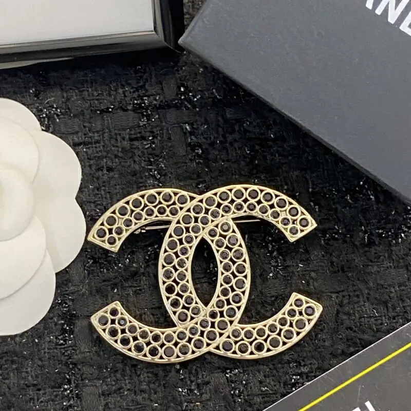 chanel brooches  pour femme s_12341a51